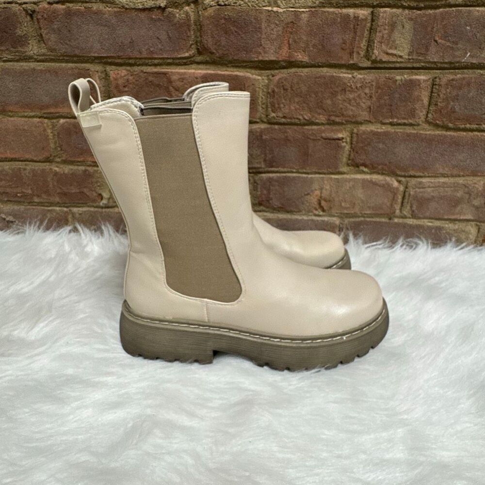 Emmshu Women’s Beige Lug Bootie Size 10